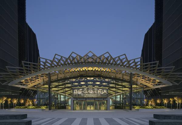 Photograph Victor Romero The Galleria on One Eyeland